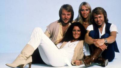 Элвис Пресли - Эда Ширана - Первый за 40 лет альбом ABBA возглавил хит-парад Великобритании - mir24.tv - Англия