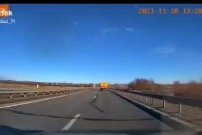 Шок из-за куска льда и самолета: водитель заснял путь по Тульской области - tula.mk.ru - Москва - Тула - Тульская обл.