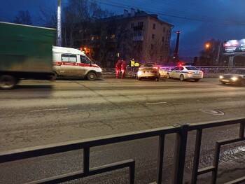 Жесткое ДТП на Ленинградском мосту затруднило движение в центре Вологды - vologda-poisk.ru - Вологда