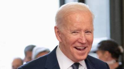 Дональд Трамп - Хиллари Клинтон - WSJ заявила об имеющемся у РФ «опасном компромате» на правительство США - inforeactor.ru - Россия - США