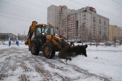 Юрий Шалабаев - 3 тысячи дворников убирают снег на придомовых территориях в Нижнем Новгороде - vgoroden.ru - Нижний Новгород