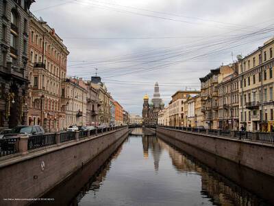 Петербуржцы спасли девушку, которая спрыгнула в канал Грибоедова за утонувшим телефоном - rosbalt.ru - Санкт-Петербург
