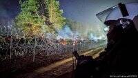 Готовят к прорыву границы: белорусские военные разадают мигрантам оборудование и газ - vlasti.net - Польша - Twitter