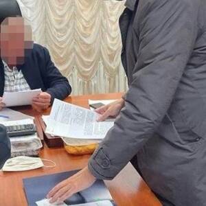 На Киевщине двух чиновников задержали на взятке в 20 тысяч долларов. Фотофакт - reporter-ua.com - Украина - Киевская обл.