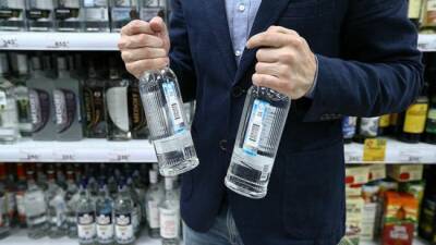 Сергей Рябухин - Готовятся изменения в продаже алкоголя: водку заклеймят и отделят от пластика - eadaily.com - Россия
