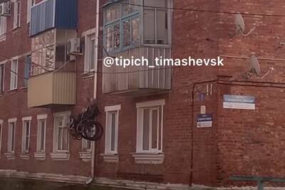 На Кубани пенсионер-инвалид соорудил «лифт» для подъёма на третий этаж с улицы - kuban.mk.ru - Тимашевск