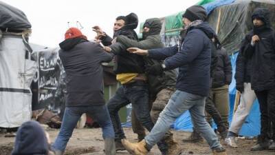 Более 20 человек попали в полицию после драки на овощебазе в Петербурге - 5-tv.ru - Санкт-Петербург