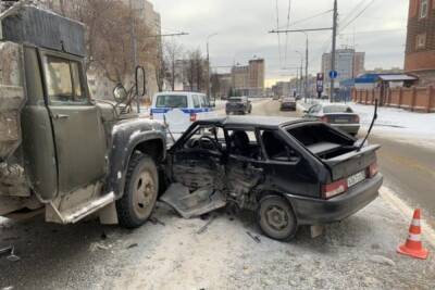 В Йошкар-Оле столкнулись маршрутка, грузовик и ВАЗ - mk.ru - респ. Марий Эл