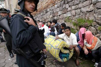Гильермо Лассо - В Эквадоре десятки человек погибли в ходе боев в тюрьме - lenta.ru - Эквадор - Гуаякиль