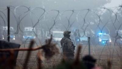 Жозеп Боррель - Беженцы на белорусско-польской границе прорвали часть заграждений - iz.ru - Москва - Израиль - Белоруссия - Польша