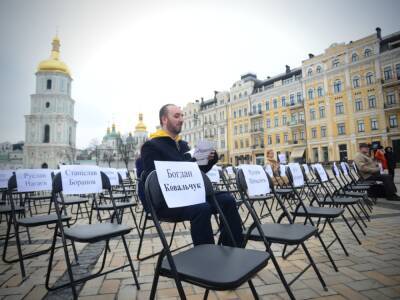 Акція «Порожні стільці»: у центрі Києва згадали про українських політв’язнів Кремля - bykvu.com - Украина