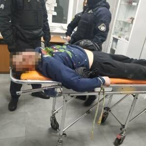 В Запорожье мужчина выпрыгнул с балкона, пытаясь сбежать от полиции. Фото - reporter-ua.com - Запорожская обл. - Запорожье