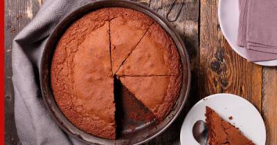 30 минут на кухне: быстрый шоколадный пирог в микроволновке - profile.ru