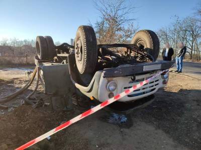 Трагедия на украинской трассе: грузовик перевергулся и сбил пешехода, кадры - politeka.net - Украина - Николаевская обл. - Одесса