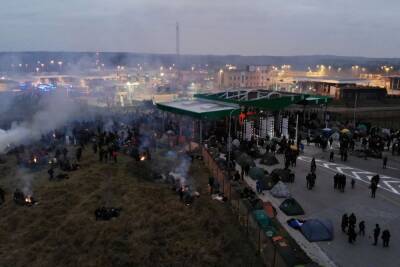 Польские силовики применили водомёт и светошумовые гранаты против мигрантов - aif.ru - Белоруссия - Германия - Польша - Гродненская обл. - Reuters