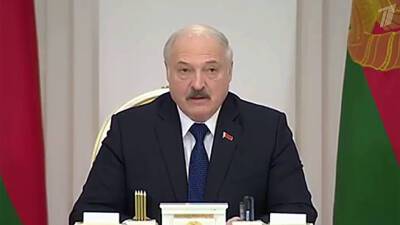 Ангела Меркель - Александр Лукашенко - Ситуацию с беженцами прокомментировал Александр Лукашенко, который собрал специальное совещание - 1tv.ru - Белоруссия - Германия - Берлин - Минск