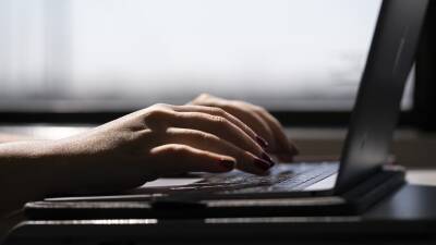 Эксперты предупредили о схеме мошенничества с фейковыми инвестиционными платформами - russian.rt.com - Россия - США