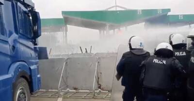 Польша применила слезоточивый газ против мигрантов на границе с Беларусью - rus.delfi.lv - Белоруссия - Польша - Латвия