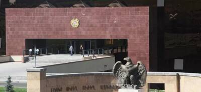 ВС Армении сообщают о потере двух боевых позиций на границе с Азербайджаном - runews24.ru - Армения - Азербайджан