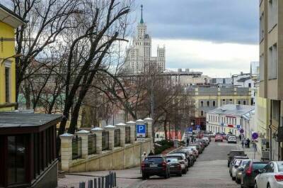Михаил Леус - Синоптик предупредил москвичей о рекордно низком давлении в ближайшие дни - pnp.ru - Москва