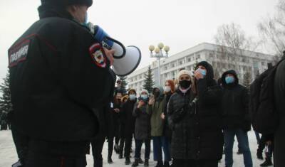 В Уфе сторонники Навального заплатят полицейским полмиллиона рублей компенсации - newizv.ru - Уфа - Омск - Новосибирская обл.