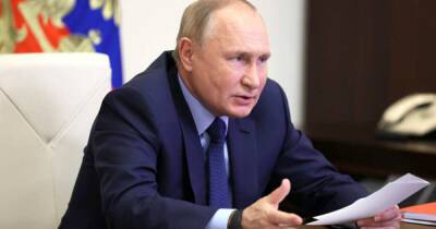 Владимир Путин - Путин призвал четко обозначить этические нормы в сфере генетики - ren.tv - Россия