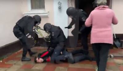 Мужчину, обматерившего полицейского в Петергофе, задерживал спецназ - ivbg.ru - Россия - Украина - Санкт-Петербург