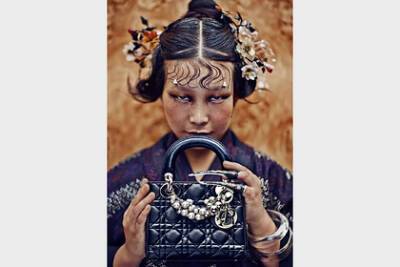 Dior обвинили в уродовании азиатских женщин в новой рекламе - lenta.ru - Шанхай - штат Мэн - Beijing