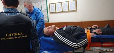 В Мособлсуде заковали в наручники журналиста, пришедшего освещать процесс - znak.com - Московская обл.