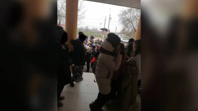 Воронежцы сообщили о пострадавших детях после распыления баллончика в школе - vestivrn.ru - Воронеж