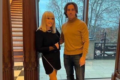 Алла Пугачева - Максим Галкин - Галкин показал спальню Пугачевой в замке - lenta.ru - Московская обл. - деревня Грязь, Московская обл.