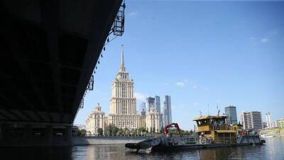 Мосводосток ликвидировал утечку загрязняющего вещества в Москву-реку - vm.ru - Москва