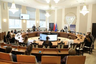 Александр Лукьянов - «Мой первый репортаж не вышел в эфир из-за специфического акцента». Известный российский журналист Александр Лукьянов на встрече со студентами Купаловского университета рассказал о рисках профессии и - grodnonews.by - Россия - Белоруссия