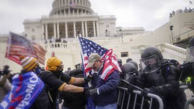 Дональд Трамп - Стивен Бэннон - Участника штурма Капитолия в США приговорили к 3,5 года лишения свободы - russian.rt.com - США - Вашингтон