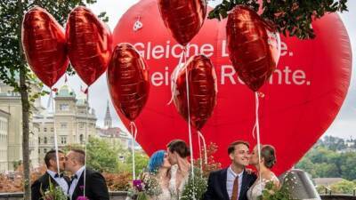 Швейцария: правительство разрешило однополым парам жениться с 1 июля 2022 года - unn.com.ua - Украина - Киев - Швейцария