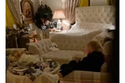 Алла Пугачева - Максим Галкин - Галкин показал спальню Пугачевой - versia.ru - деревня Грязь