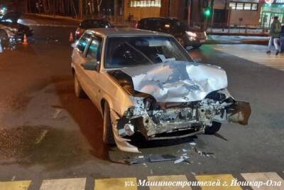 Три человека пострадали при столкновении автомашин в Йошкар-Оле - mk.ru - респ. Марий Эл