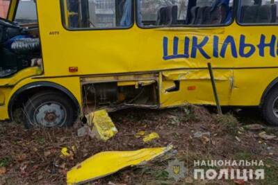 Во Львовской области школьный автобус столкнулся с грузовиком: пострадали дети - rupor.info - Львовская обл. - район Червоноградский