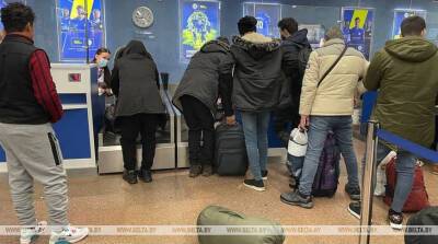 Беженцы проходят регистрацию на спецрейс в Ирак в Национальном аэропорту Минск - belta.by - Белоруссия - Германия - Ирак - Польша - Минск