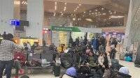 Аэропорт Минска заполнили беженцы: Ирак начал возвращать их домой. Фото - vlasti.net - Белоруссия - Ирак - Минск
