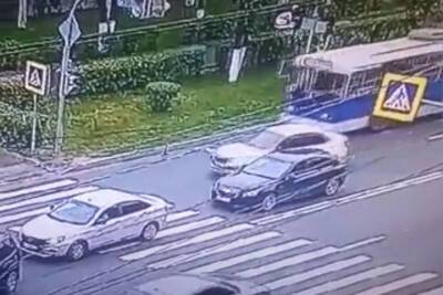 В Чебоксарах оштрафовали водителя легковушки, подрезавшего троллейбус - cheb.mk.ru - респ. Чувашия - Чебоксары
