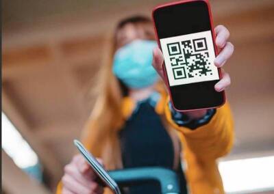 Странный бизнес в эпоху COVID-19: люди с QR-кодами работают на невакцинированных - bloknot.ru