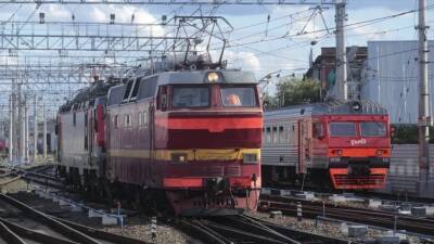 Мужчина оказался в больнице после попытки пролезть под подвижный состав на станции «Автово» - neva.today - Россия - Санкт-Петербург - Ярославль - окр.Сзфо