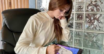 14-летняя художница заработала $1 млн на продаже NFT в виде китов-белух (видео) - focus.ua - Украина