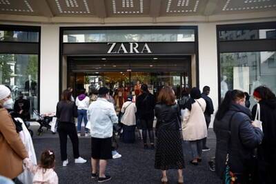 Zara - Бывшая сотрудница Zara назвала способы дешево покупать одежду бренда - lenta.ru - Испания