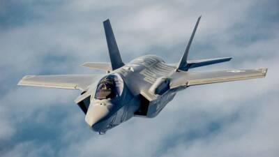 queen Elizabeth - Forbes: обломки потерпевшего крушение истребителя F-35 станут призом для России - inforeactor.ru - Россия
