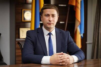 Денис Монастырский - Роман Лещенко - Украинский - Украинский министр прослезился на пресс-конференции - lenta.ru - Украина