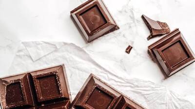 Диетолог рассказала о полезных свойствах горького шоколада - vm.ru