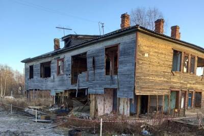Житель Карелии разбирает первые этажи домов под расселение на дрова - karel.mk.ru - Беломорск - республика Карелия