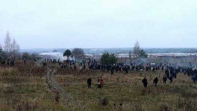 В Ирак вернулись более 400 мигрантов, которые находились на белорусско-польской границе - 1tv.ru - Белоруссия - Ирак